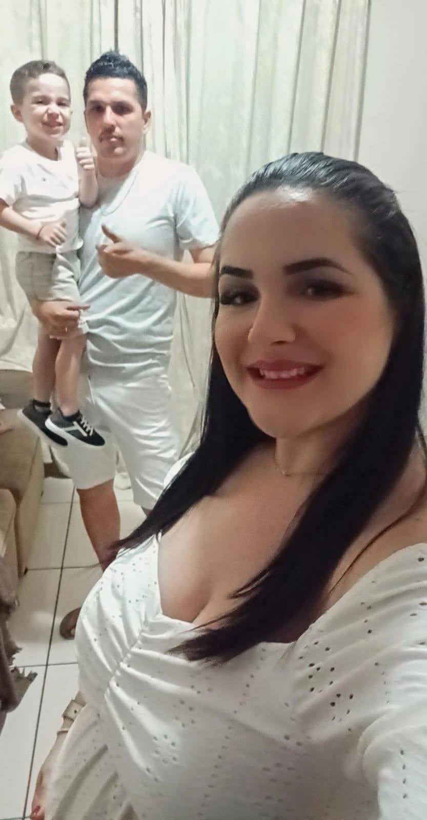 Foto 1 de 3 da família de Dayana Francisquini